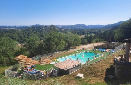 Dauphin House | Apartment 'Bella Vista - La Belle Vie' with Mountain View, Shared Pool and Private Terrace