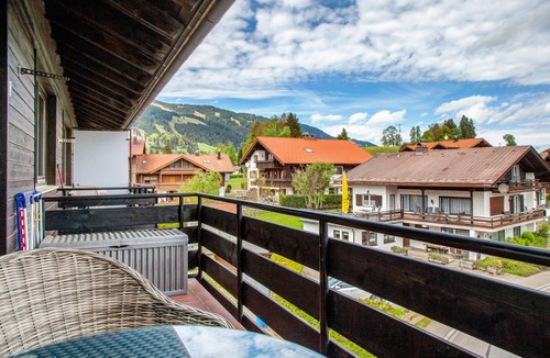 Obermaiselstein Apartment | Apartment 'Bergrose' with Hörnerdörfer Mountain Cable Car Pass, Pool & Sauna Included