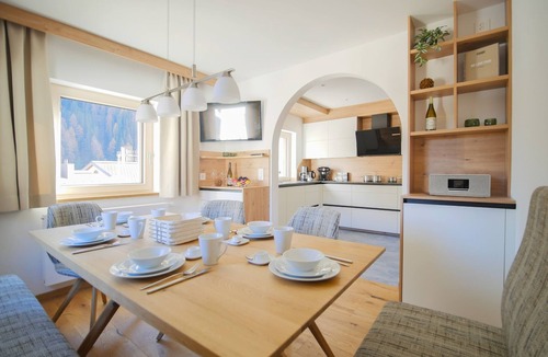 Ravaisch Apartment | APARTMENT BERGWALDZAUBER – Haus zur Post, (Samnaun-Compatsch). by Interhome