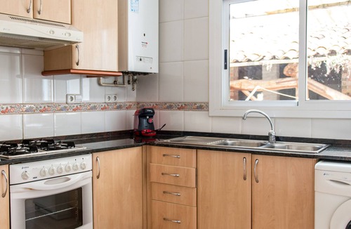 Tremp Apartment | Apartment 'Blanch 1' with Balcony