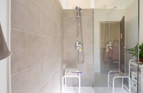 Le Teil Bed & Breakfast | Apartment 'Bleue' with Shared Terrace, Shared Garden and Wi-Fi