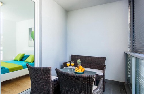 Split Apartment | Apartment Blue Dream