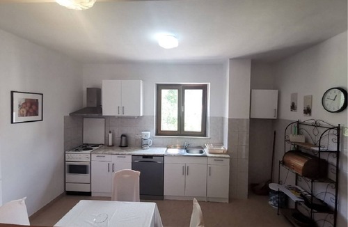 Slano Apartment | Apartment Bobić- Three Bedroom Apartment with Balcony and Sea View