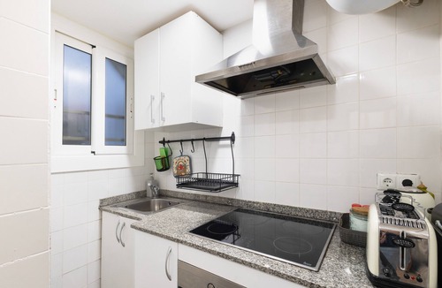 El Coll Apartment | Apartment "Bonito Piso Cerca de Park Guell" with Wi-Fi & A/C