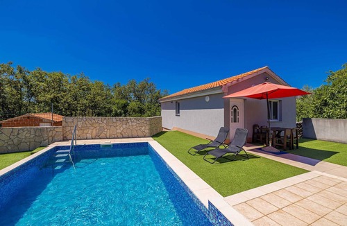 Linardici House | Apartment BORO with pool