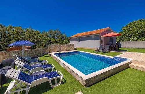 Linardici House | Apartment BORO with pool