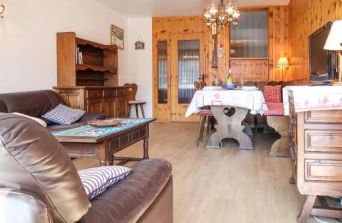 Saint-Pierre-de-Clages Apartment | Apartment Bouleaux E 1 by Interhome