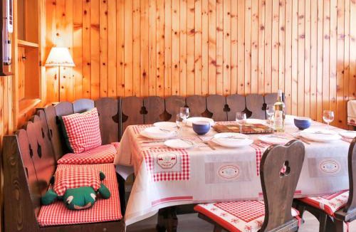 Saint-Pierre-de-Clages Apartment | Apartment Bouleaux E 1 by Interhome