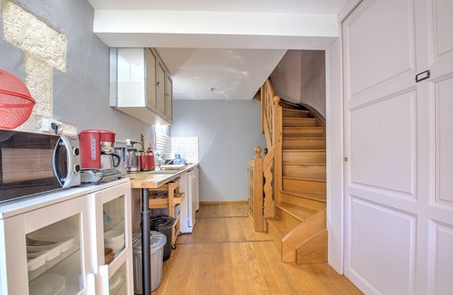 Bourdeilles Apartment | Apartment 'Bourdeilles Sunlight' with Shared Terrace, Shared Garden and Wi-Fi