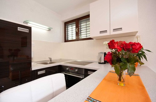 Baska Apartment | Apartment Bozo Baska on the ground floor with terrace