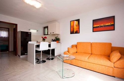 Baska Apartment | Apartment Bozo Baska on the ground floor with terrace