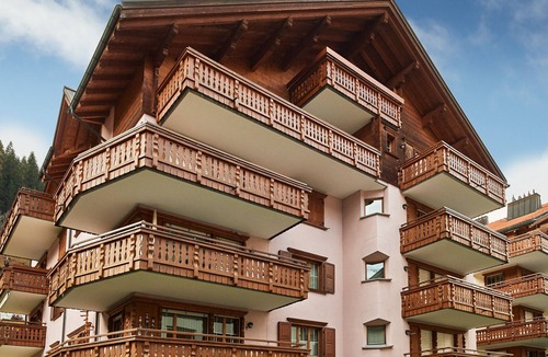 Klosters-Serneus Apartment | Apartment "Brüggerschhof G" with Balcony & Wi-Fi