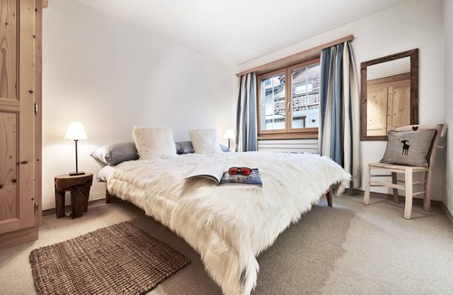 Klosters-Serneus Apartment | Apartment "Brüggerschhof G" with Balcony & Wi-Fi
