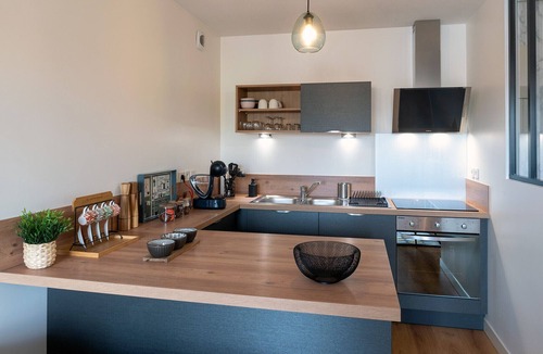 Brive-la-Gaillarde Apartment | Apartment Bright Garage Terrace