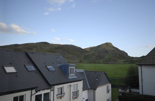 Gifford Apartment | Apartment by Holyrood with splendid views