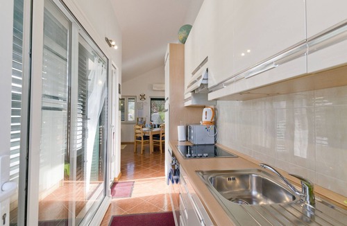 Donje Selo Apartment | Apartment By the sea (45081-A1) - Donja Krušica