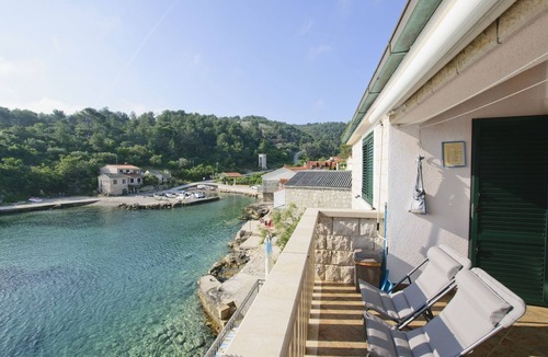 Donje Selo Apartment | Apartment By the sea (45081-A1) - Donja Krušica