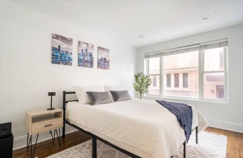 Rogers Park Apartment | Apartment by the lake