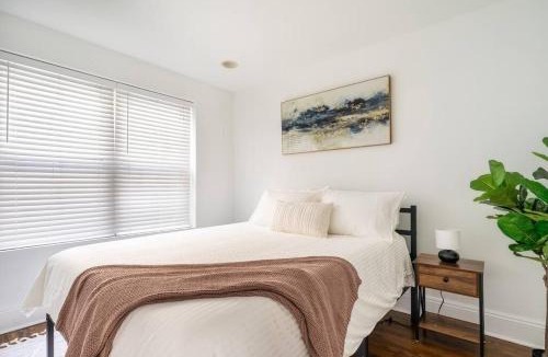 Rogers Park Apartment | Apartment by the lake