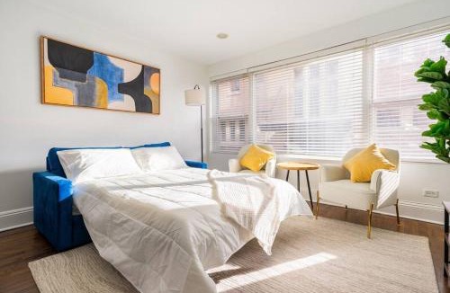 Rogers Park Apartment | Apartment by the lake