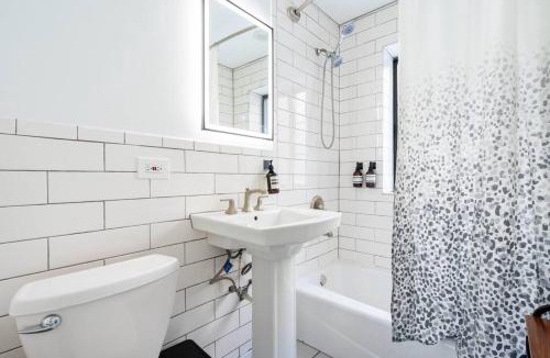 Rogers Park Apartment | Apartment by the lake