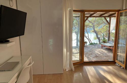 Zirje Apartment | Apartment by the sea Žirje with private heated hydromassage pool