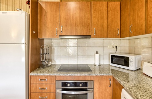 Torroella de Fluvia Apartment | Apartment 'Cal Ferrer 3 -paller' with Shared Pool, Wi-Fi and Air Conditioning