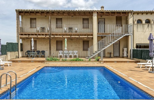 Torroella de Fluvia Apartment | Apartment 'Cal Ferrer 2 - Quadres' with Shared Pool, Wi-Fi and Air Conditioning