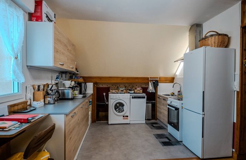 Courseulles-sur-Mer Apartment | Apartment 'Courseulles Comme À La Maison' with Private Terrace and Wi-Fi