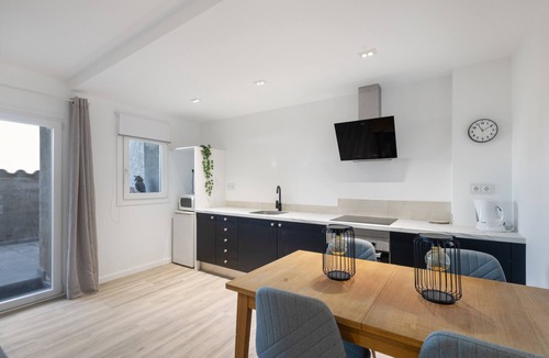 Sant Marti de Tous Apartment | Apartment 'Cal Brigida' with Mountain Views, Wi-Fi and Air Conditioning
