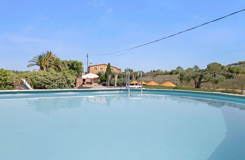 San Martin Sarroca Apartment | Apartment 'Cal Tuyà De Baix' with Shared Pool, Shared Terrace and Shared Garden