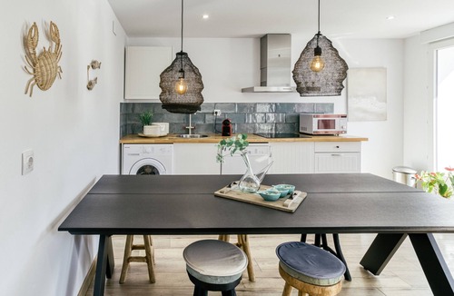 Llanca Apartment | Apartment 'Ca La Maca Mediterrani' with Mountain View, Wi-Fi and Air Conditioning