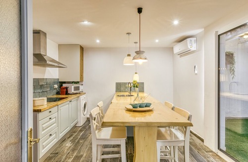Llanca Apartment | Apartment 'Ca La Maca' with Wi-Fi and Air Conditioning