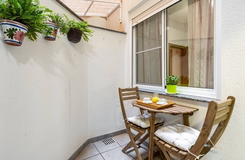Camarles Apartment | Apartment 'Ca La Mercè' with Private Terrace, Wi-Fi and Air Conditioning