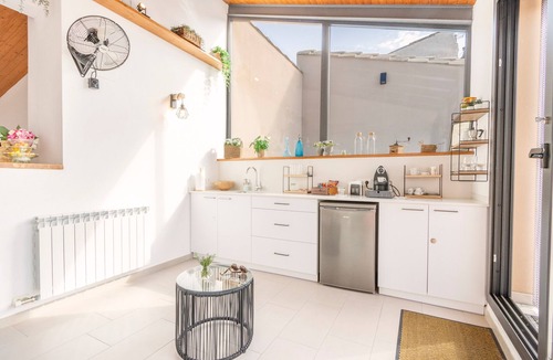 Palouet Apartment | Apartment 'Cal Comorera' with Private Pool, Wi-Fi and Air Conditioning