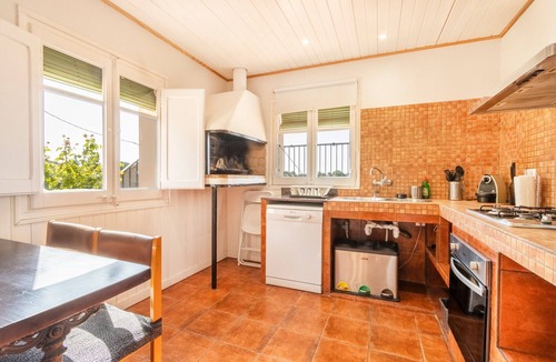 Casserres Apartment | Apartment 'Cal Viudet Nou' with Mountain View, Private Pool and Wi-Fi