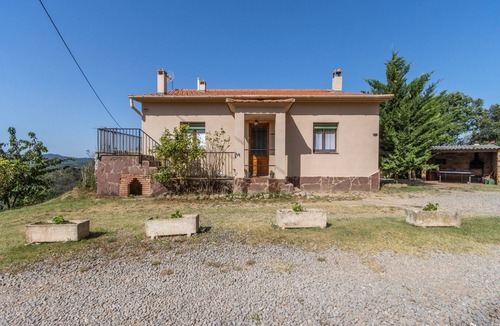 Casserres Apartment | Apartment 'Cal Viudet Nou' with Mountain View, Private Pool and Wi-Fi