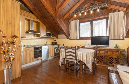 Borrastre House | Apartment 'Cambolino' with Mountain View, Private Terrace and Wi-Fi