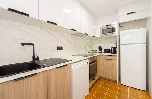 El Albir Apartment | Apartment 'Capitolio 1g' with Mountain Views, Wi-Fi and Air Conditioning
