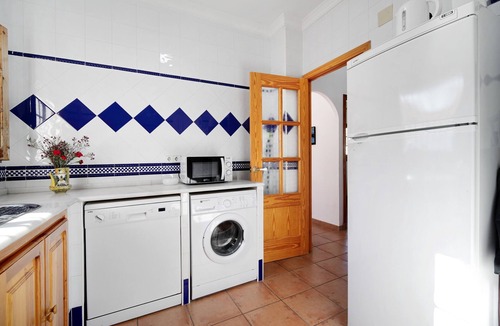 Chipiona Apartment | Apartment 'Caracola' with Private Terrace, Wi-Fi and Air Conditioning