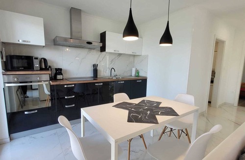 Omisalj Apartment | Apartment Carla 2 with Balcony