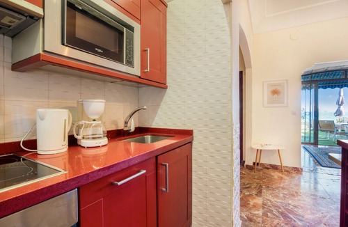 Cala Apartment | Apartment 'Casa Blanca' with Sea Views and Wi-Fi
