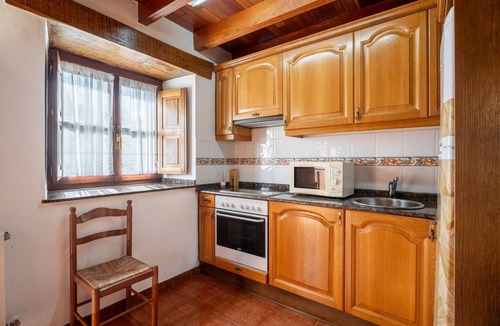 Arriondas Apartment | Apartment 'Casa Collado Sto Tomas 2' with Mountain Views and Shared Terrace