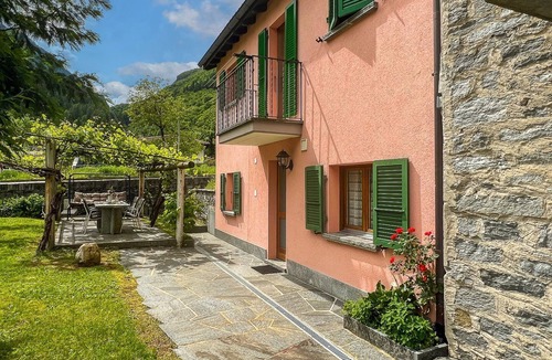 Foroglio Apartment | Apartment "Casa Delia" with private garden