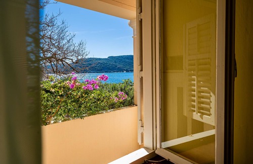 Zaton Apartment | Apartment Cecilija - waterfront with sunbeds