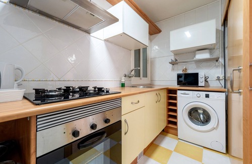 Calafell Apartment | Apartment 'Center Beach Calafell' with Balcony, Wi-Fi and Air Conditioning