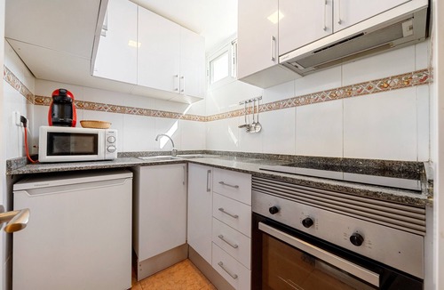 Vinaros Apartment | Apartment 'Central Modern 3bdr' with Wi-Fi and Air Conditioning