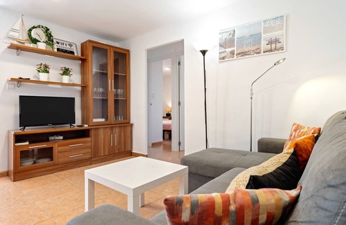Vinaros Apartment | Apartment 'Central Modern 3bdr' with Wi-Fi and Air Conditioning