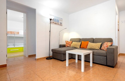 Vinaros Apartment | Apartment 'Central Modern 3bdr' with Wi-Fi and Air Conditioning