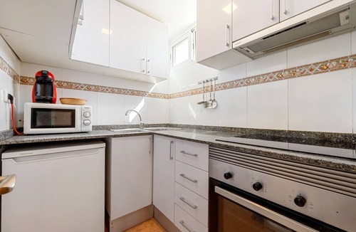 Vinaros Apartment | Apartment 'Central Modern 3bdr' with Wi-Fi and Air Conditioning